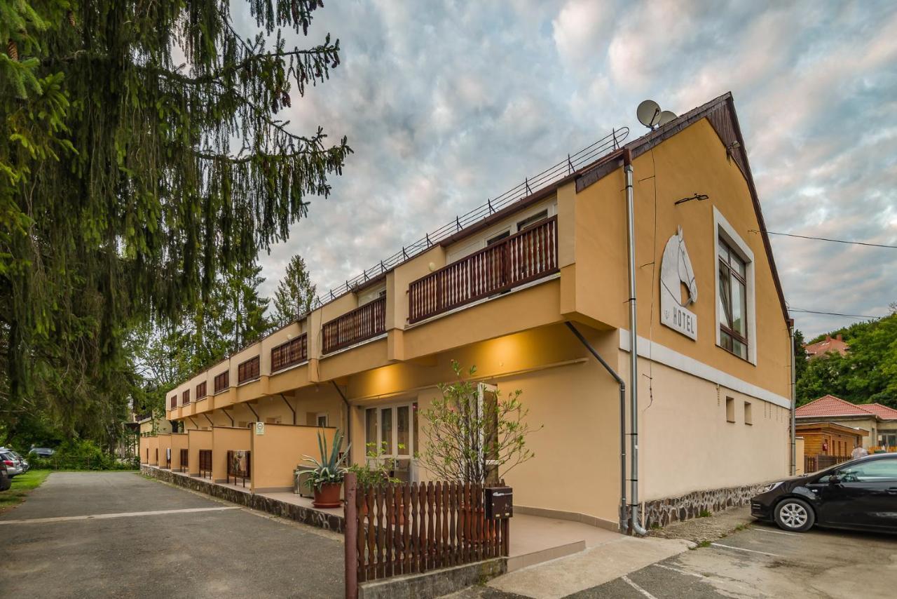 Lipicai Hotel Es Etterem ซิลวาชวาร็อด ภายนอก รูปภาพ